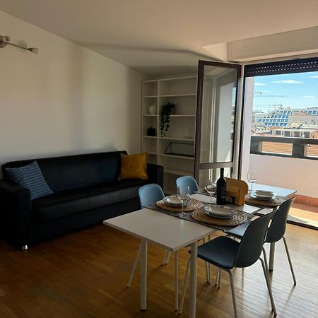 Appartamento Isola- Attico Con Balcone Milaan Buitenkant foto