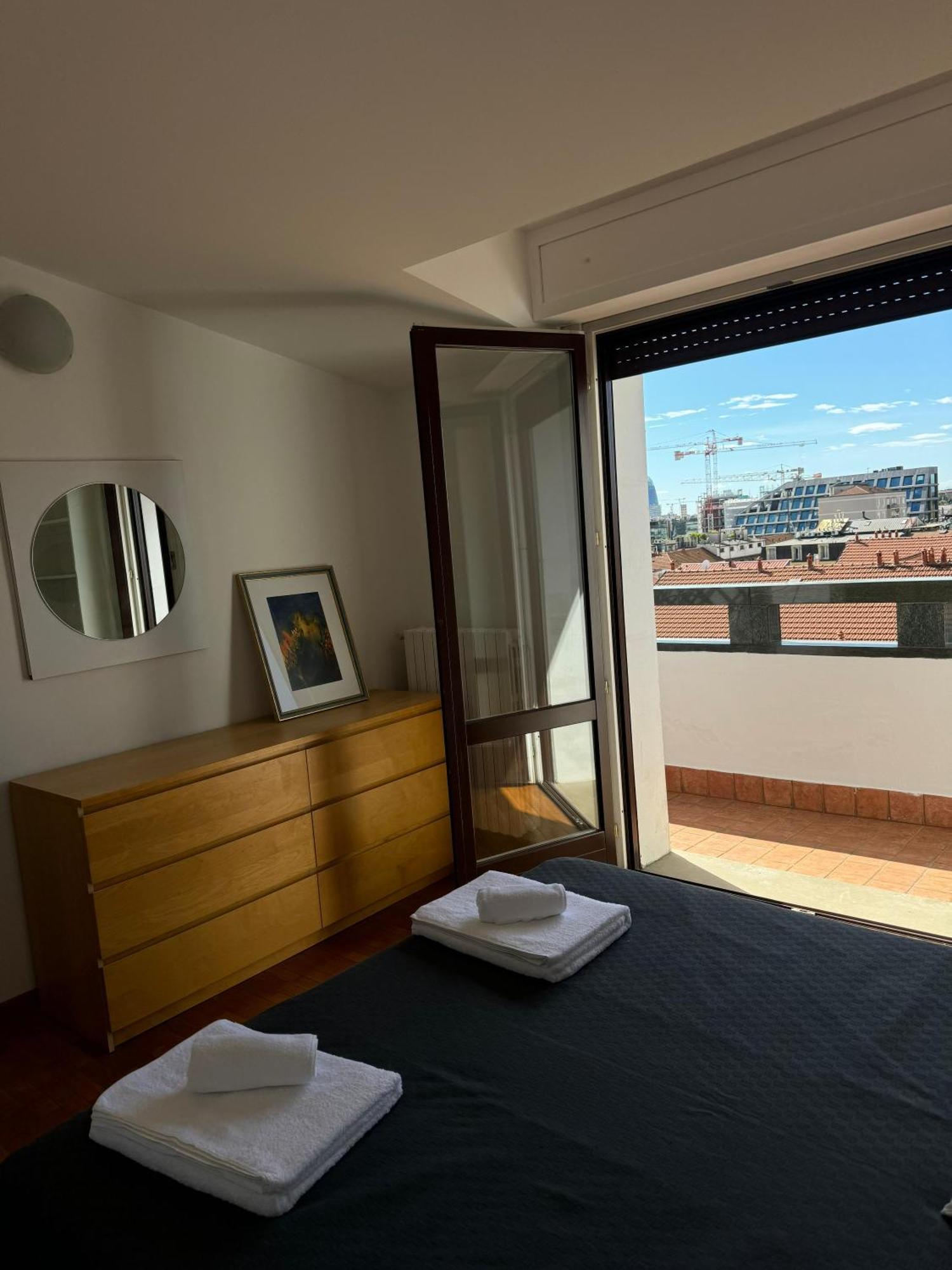 Appartamento Isola- Attico Con Balcone Milaan Buitenkant foto