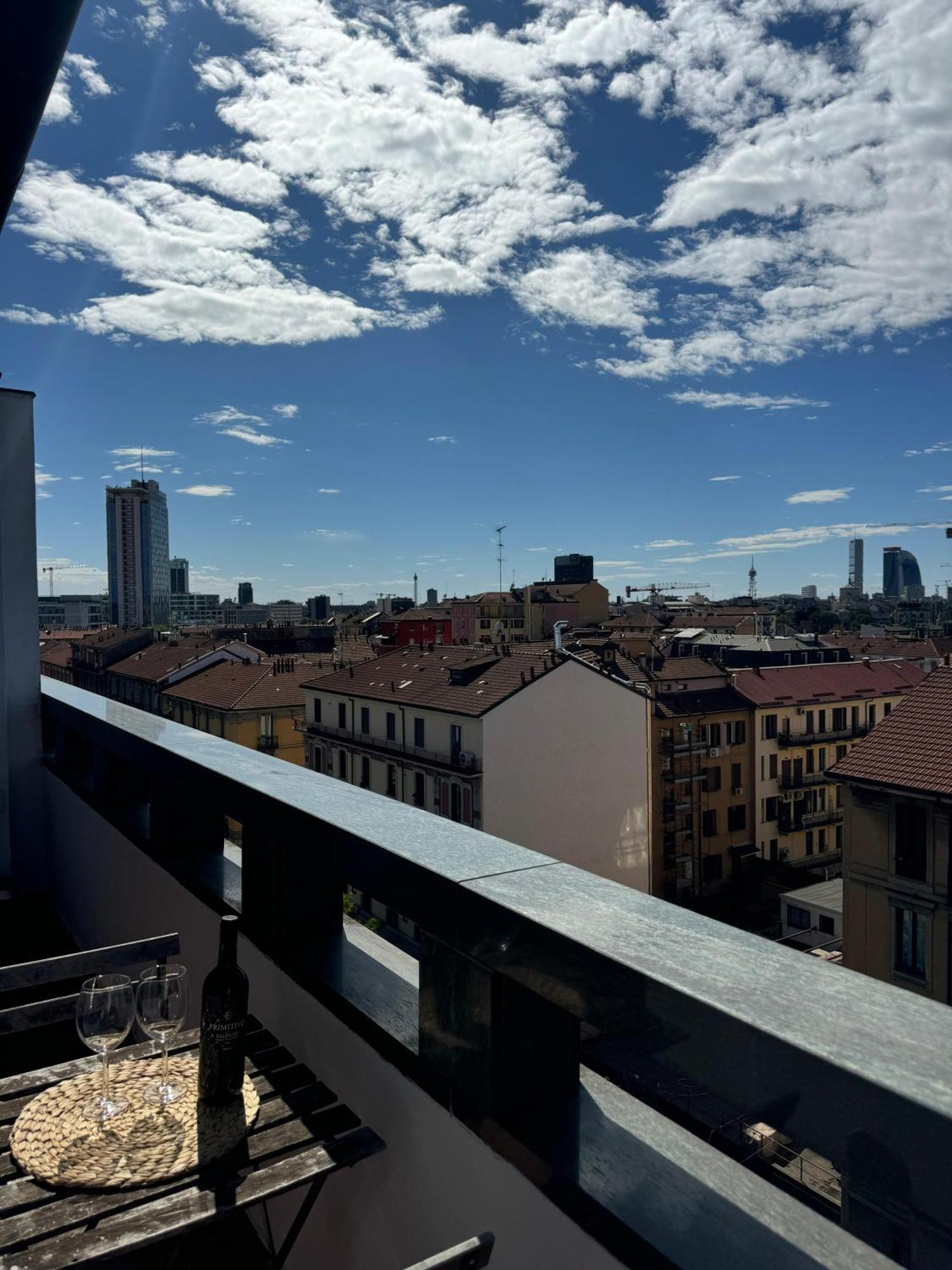 Appartamento Isola- Attico Con Balcone Milaan Buitenkant foto