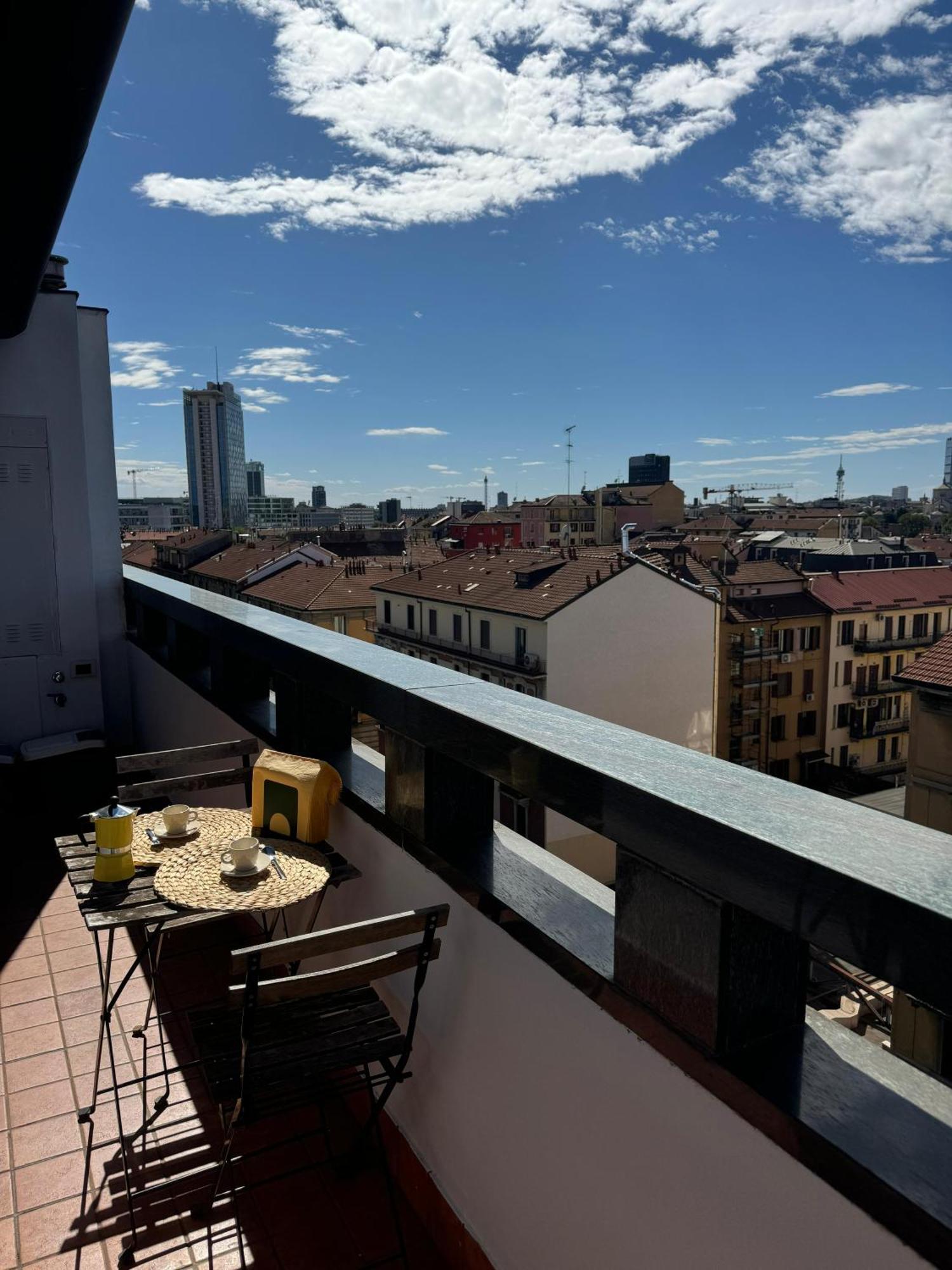 Appartamento Isola- Attico Con Balcone Milaan Buitenkant foto